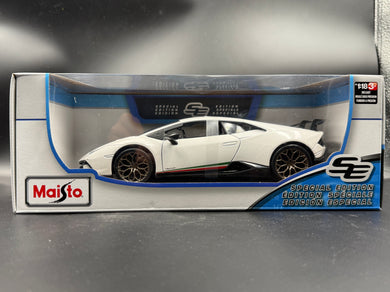 Lamborghini Huracan Performnte WHT “Costco Exclusive” Maisto 1:18