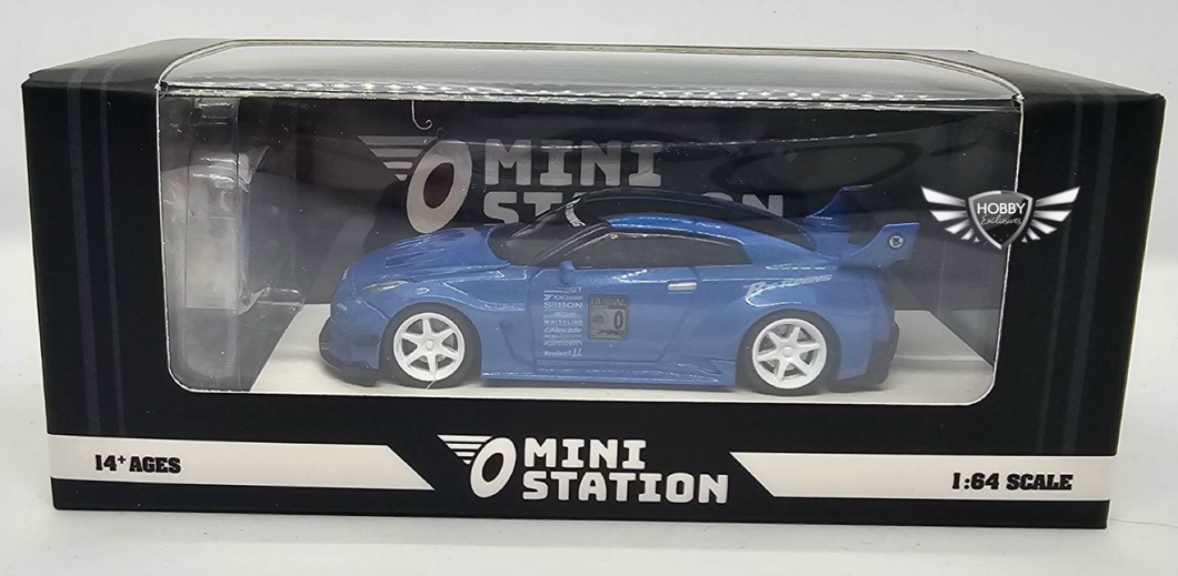 Fast & Furious GT-R (R35) White Wheels w/Figure Mini Station