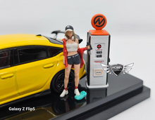 Load image into Gallery viewer, Filing w/ Gas Pump Nanoer 1:64 Series 12 High Quality Resin Figure