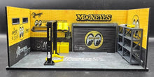 Load image into Gallery viewer, Mooneyes Garage Scene You &amp; Car Diorama