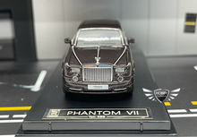 Load image into Gallery viewer, Rolls Royce Phantom Vll 1:64 Burgandy