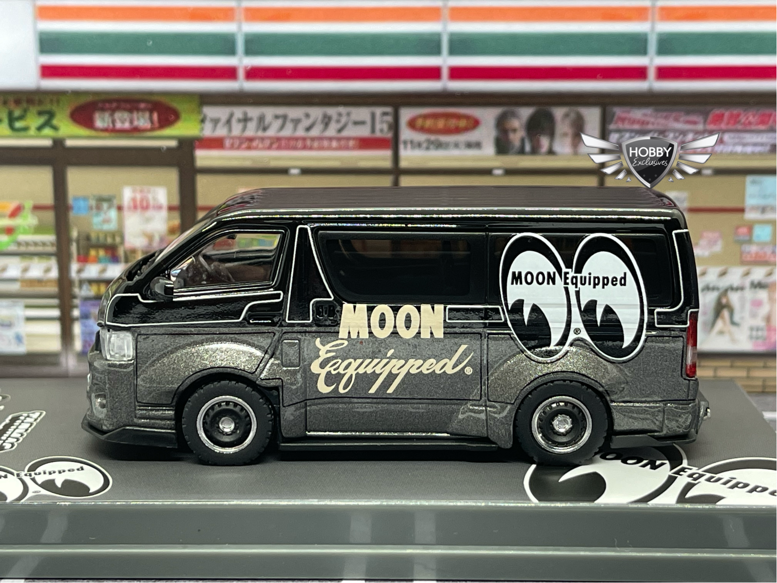 Toyota Hiace Widebody MOONEYES Tarmac Works – Hobbyexclusives